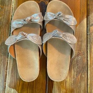 Jack Rogers double knot comfort slide in platinum